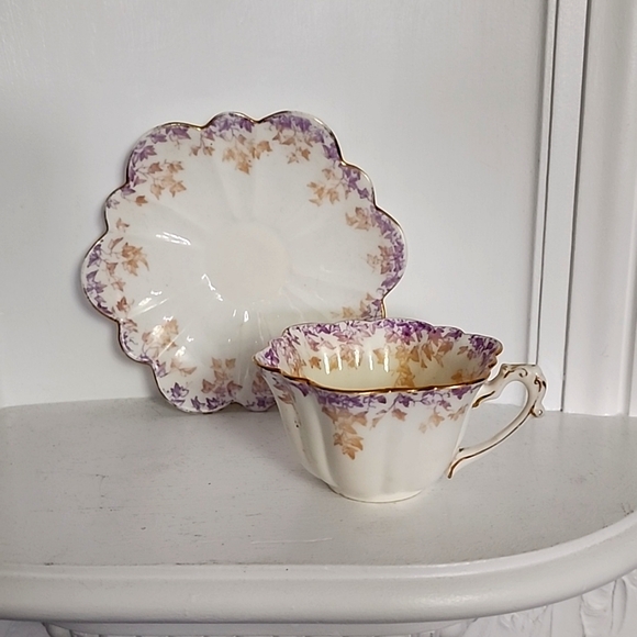 ANTIQUE WILEMAN FOLEY EMPIRE SHAPE LILAC IVY TEA CUP & SAUCER england - Picture 2 of 8
